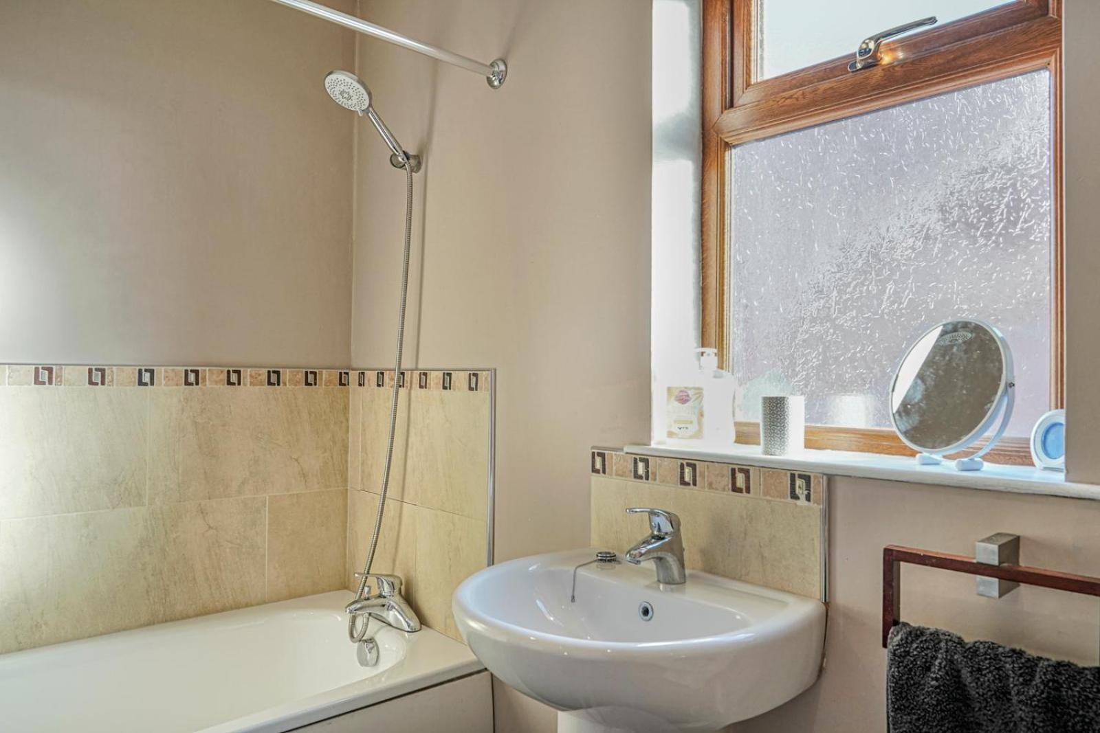 3 Bed House, Quiet Location Close To Bangor Exterior photo